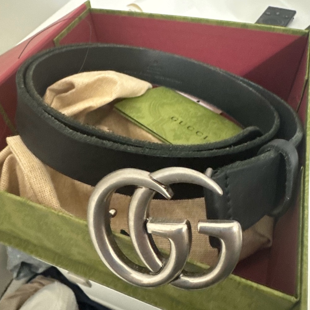 Gucci Black Leather Belt with Silver GG Buckle